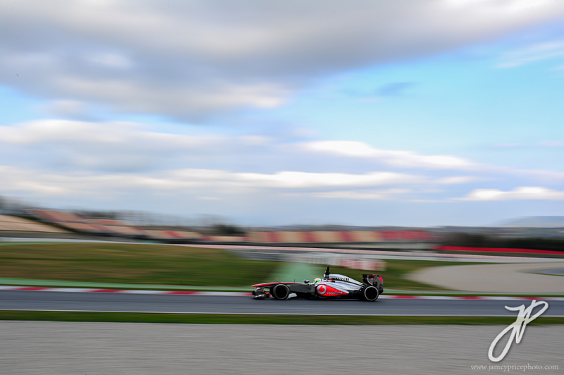 Illustration for article titled The Tense Beauty Of Formula One Practice In Barcelona